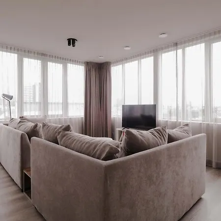 Apartmán 1br Penthouse In Centre *